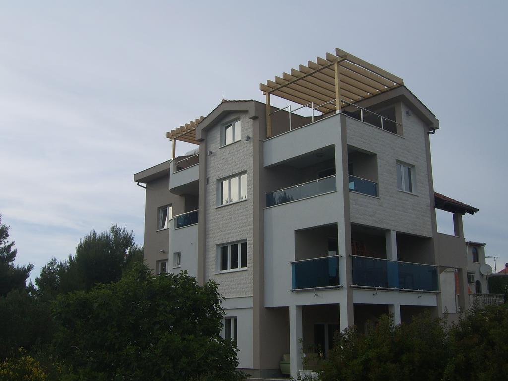 Apartments Villa Erik Рогозница Экстерьер фото