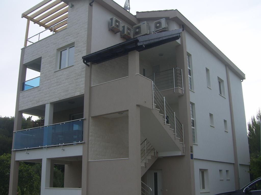 Apartments Villa Erik Рогозница Экстерьер фото