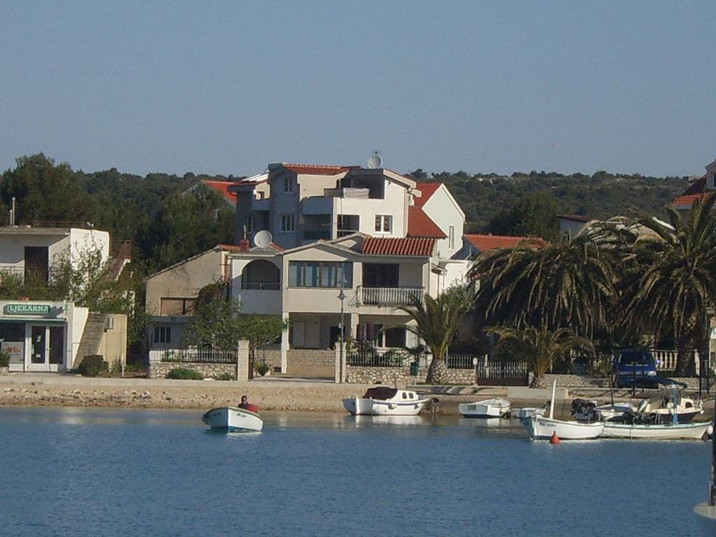 Apartments Villa Erik Рогозница Экстерьер фото