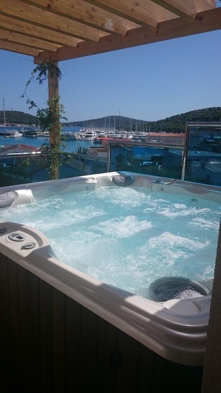 Apartments Villa Erik Рогозница Экстерьер фото